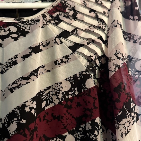 Dress 👗 Excellent condition size small chic and trendy - Picture 5 of 7